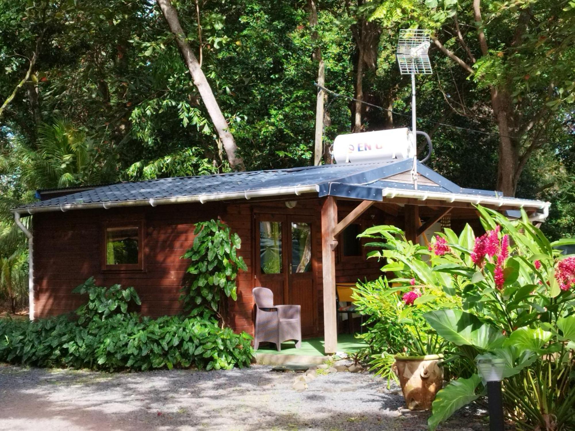 Insolite Arawakane Gites Du Manial Chalet Pointe-Noire Exterior photo